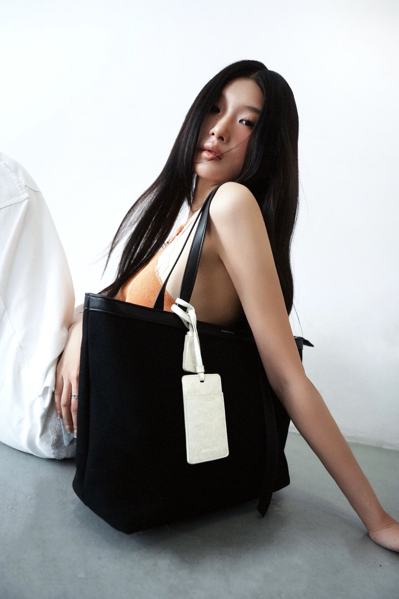 PIN UP TOTE - BLACK